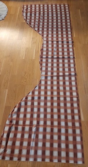 Punaruskea valkoinen kappa + salusiinit
