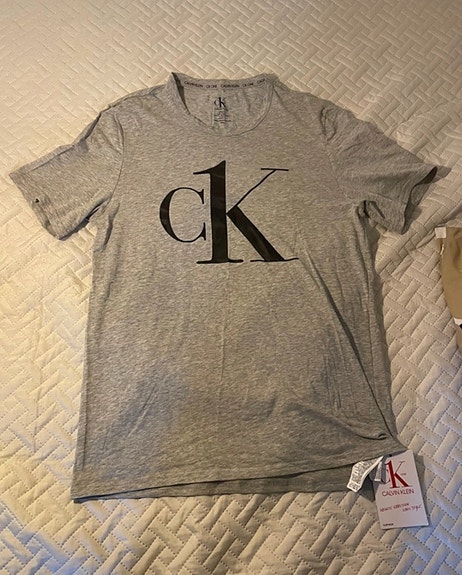 Käyttämätön Calvin Klein t-paita (miesten S)