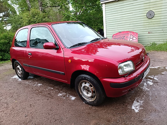 Nissan Micra K11 varaosia.