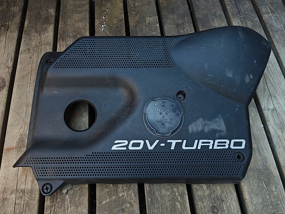 Vw Audi 1.8t moottorin muovi
