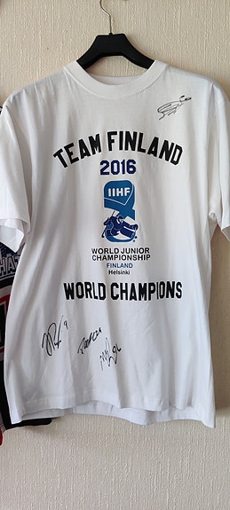 Team Finland 2016 U20 World Champions mestaruus T-paita (M)