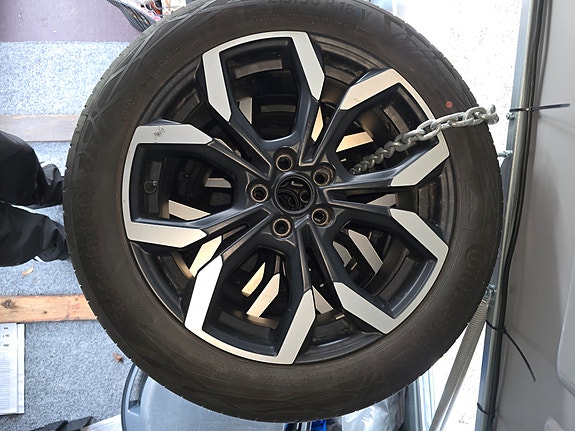 Continental renkaat + 18" vanteet 5x108