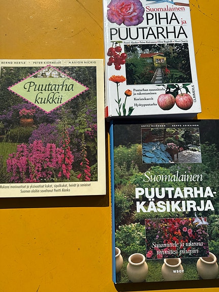 Myydään piha ja puutarha kirjoja