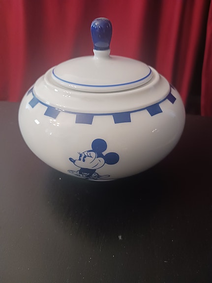 Disney posliiniastia