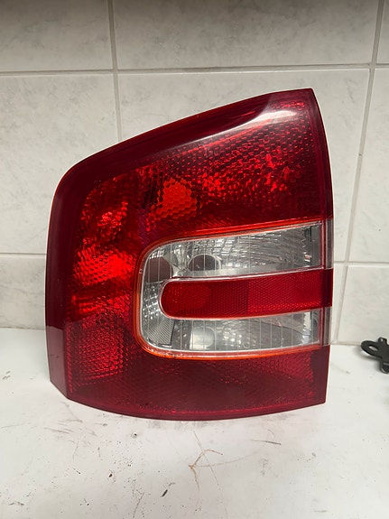 Skoda Octavia farmarin vasen takavalo