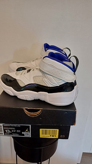Koripallokengät Jumpman two trey koko 31