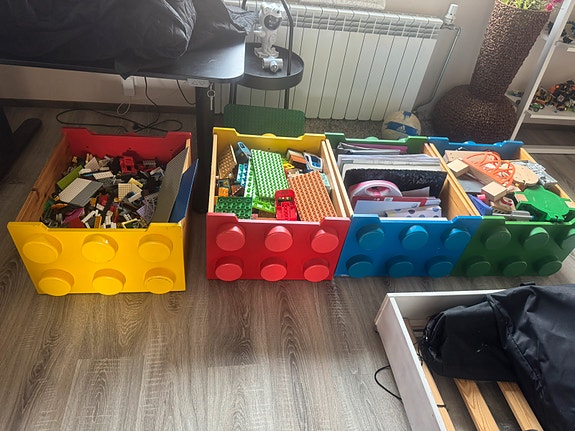 Valtavat Lego laatikot pyörillä ja lelut!!! Lue koko teksti!