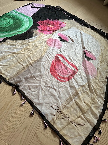 Desigual huivi