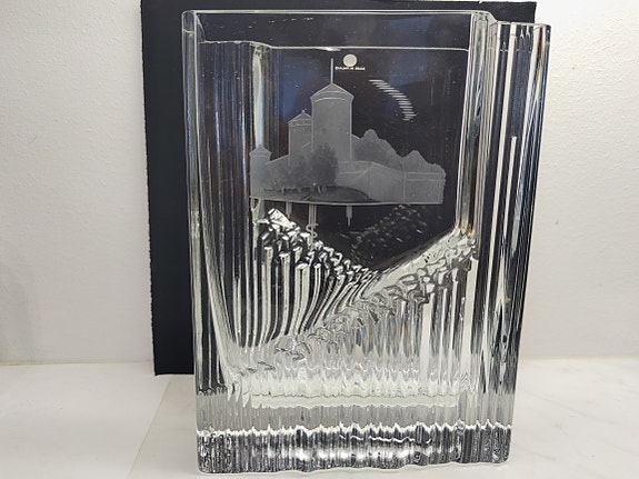 Tapio Wirkkala Sointu maljakko Olavinlinna logolla, Iittala