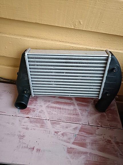 Välijäähdytin. BMW/Fiat