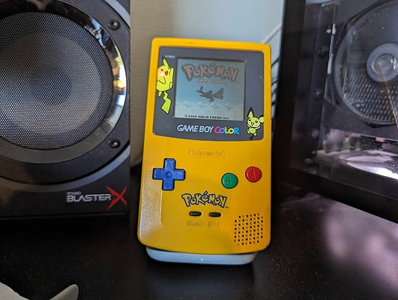 Nintendo Gameboy Color Pokemon Pikachu Limited Edition GBC Colour + Pokemon Gold