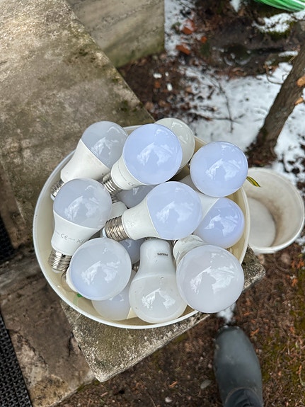 Käytetty LED-lamppu 9w-10w, 3000k-4000k,