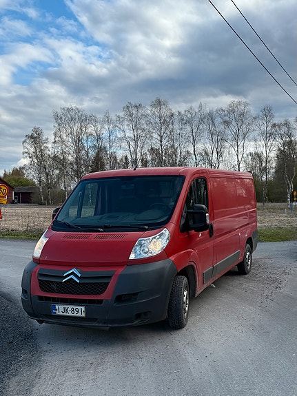 Vuokrataan pakettiauto