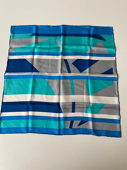Marja Kurjen silkkihuivi