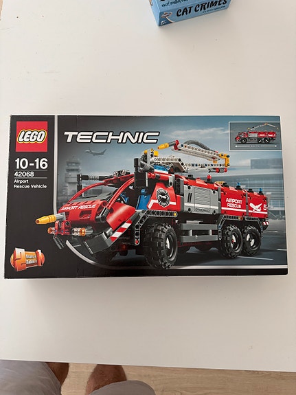 Lego TECHNIC 42068 Lentokentän pelastusauto