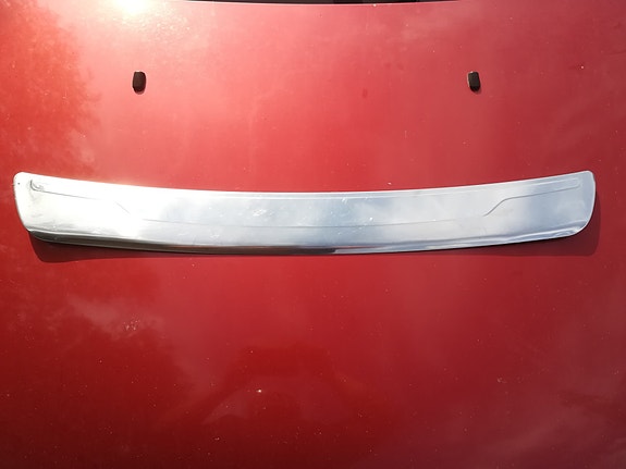 Toyota Yaris takapuskurin suojalista 2010-2019