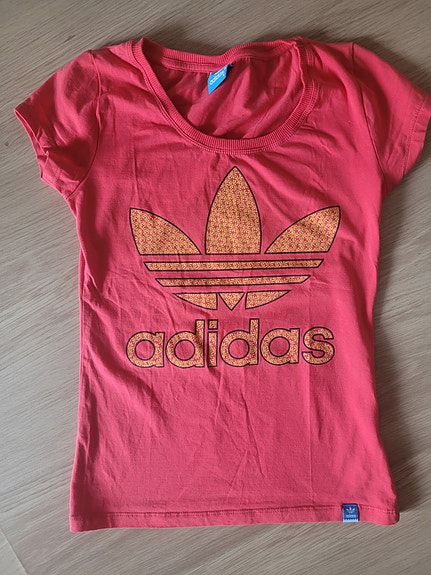 Adidas t-paita