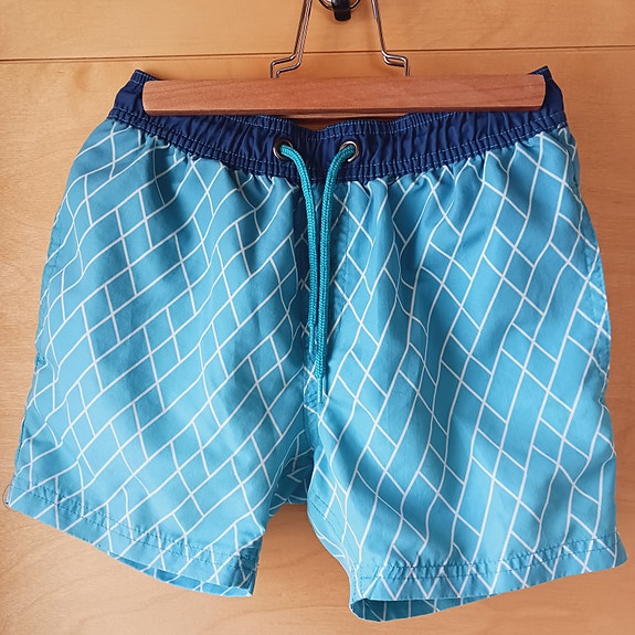 Siniset shortsit 130