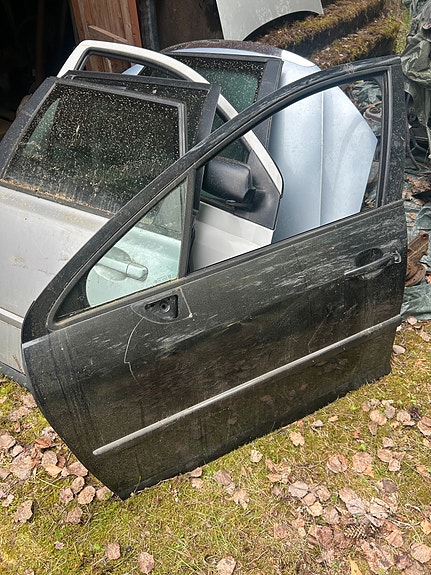 Peugeot 407 vasen etuovi