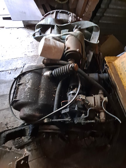 6 pyttyinen Ford moottori