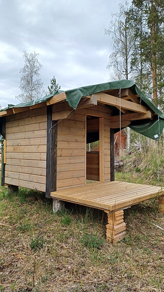 Hirsikehikko, sauna/savusauna tai aitta