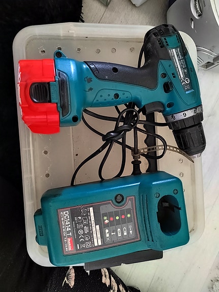 Makita akkuporakone & laturi