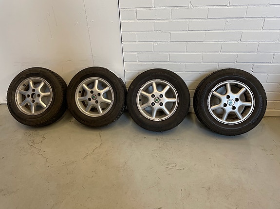 Skoda 13" Alumiinivanteet + 175/70R13 Kesärenkaat (144)