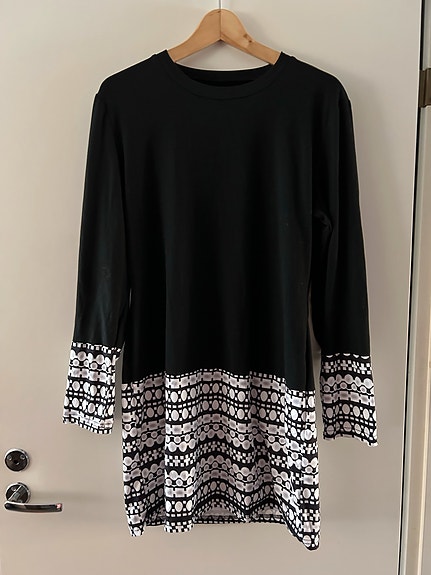 Pitkähihainen mekko