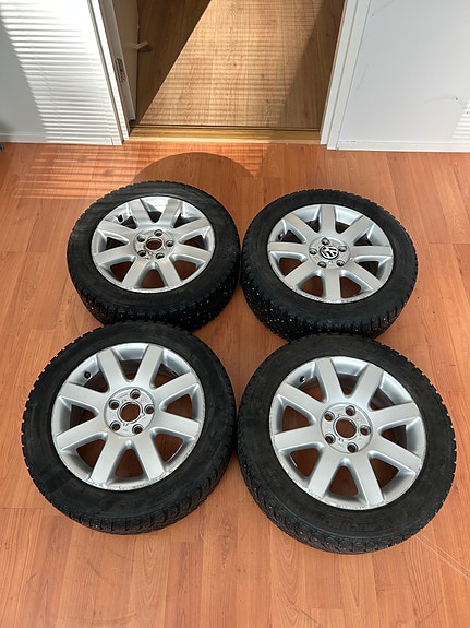 Volkswagen 16” aluvanteet huonoilla nastarenkailla