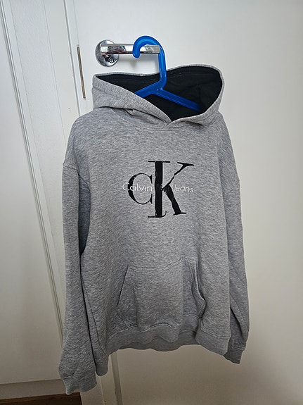 Calvin Klein huppari