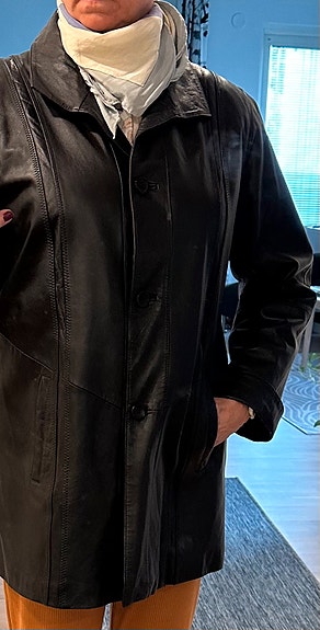 Naisten musta nahkatakki Fabiant (saksalainen)