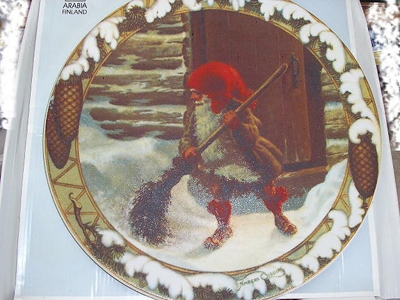 Arabia Joulutonttu 1983 iso lautanen Anders Olsson pahvikotelolla