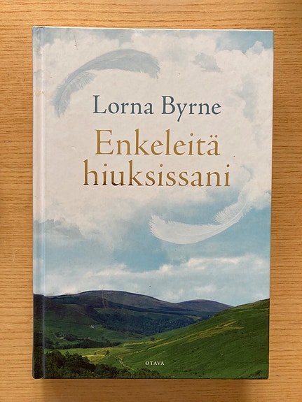 Byrne: Enkeleitä hiuksissani