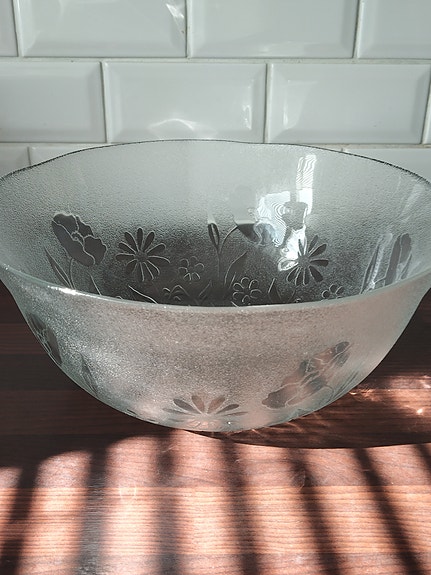 Iso tarjoilukulho. Halk. 28 cm, kork. 12 cm