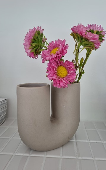 Beige mattapintainen maljakko