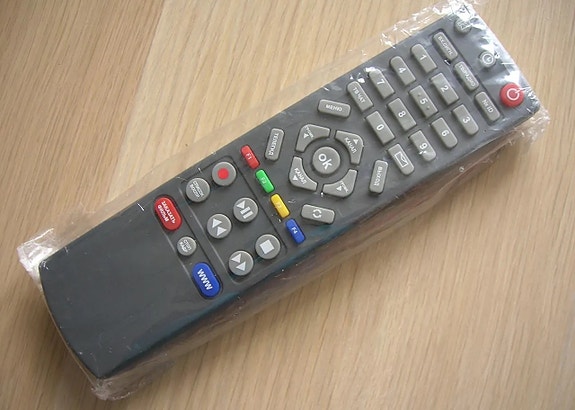 Kaukosäädin Tricolor TV