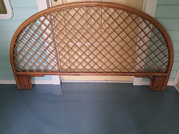 Vintage rottinkinen sängynpääty