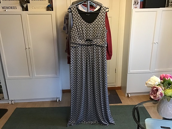 Ihana Janina F pitkä mekko L 8€