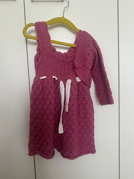 Itse neulottu mekko ja bolero
