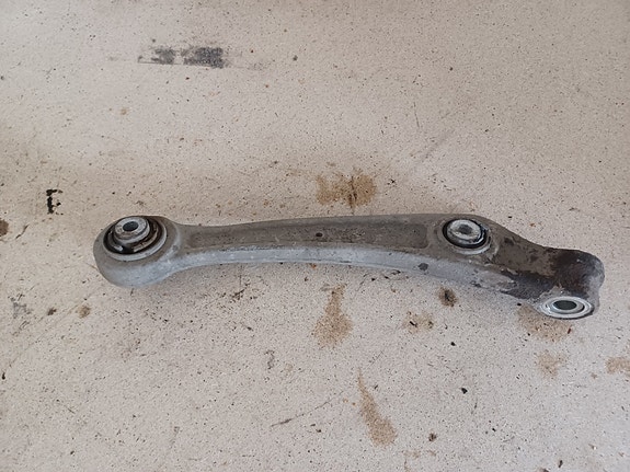 AUDI A5 2007-15 tukivarsi etuakseli vasen ala etu 8K0407151F