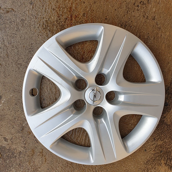 Opel Insignian A- mallin alkuperäiset 17" pölykapselit