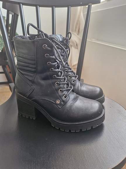 Black Premium talvinilkkurit koko 37