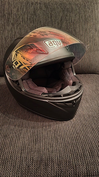 AGV K-4 Evo moottoripyöräkypärä