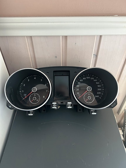 Volkswagen Golf mk6 bensan mittaristo
