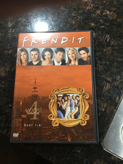 Frendit 4. tuotantokausi 2 dvd:tä yhteensä 2 €