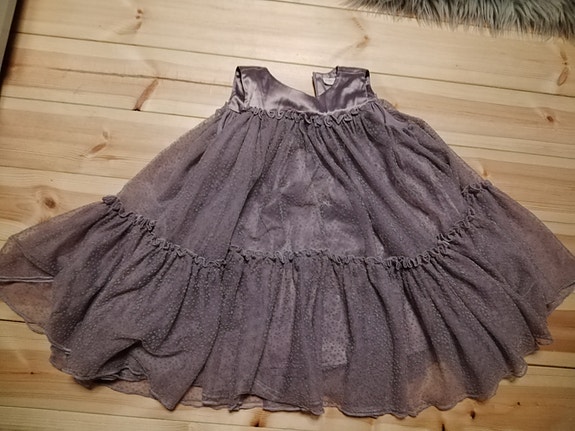 Pompdeluxin juhlamekko 98