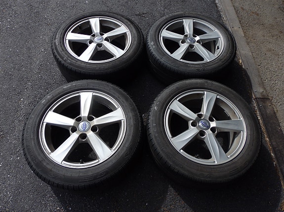 Volvon alkuperäiset aluvanteet kuluneilla GT-Radial 205/55R16 kesärenkailla