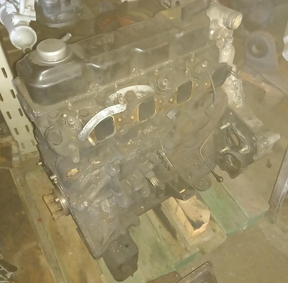 Nissan Terrano 2,7 TDi vm.2000 moottori osina