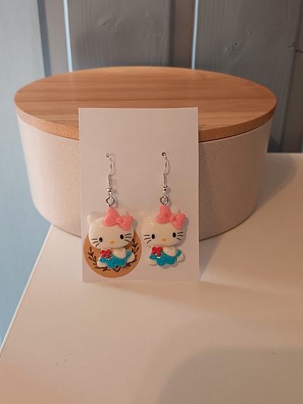 Hello Kitty korvakorut