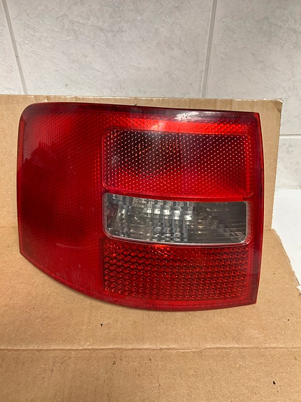 Audi A6 C5 farmarin vasen takavalo